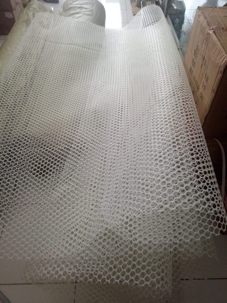 Jaring plastik alas kandang unggas