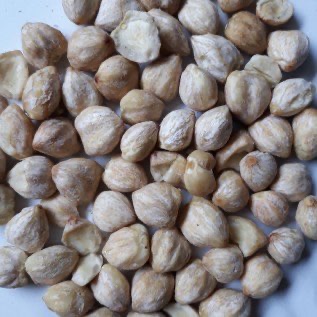 Kemiri kupas 