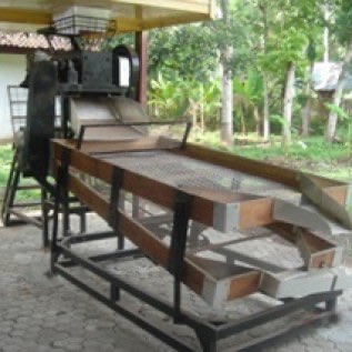Mesin Pemecah Buah Kakao Dan Pemisah Biji (Pod Breaker)