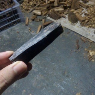 Kayu Gaharu Buaya Grade Baik Asli Dari Pedalaman Hutan Borneo