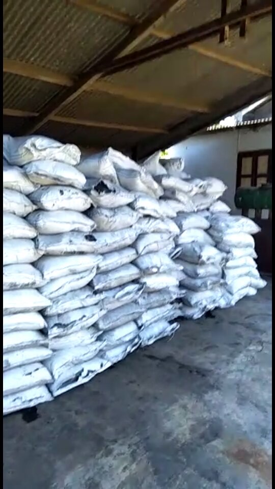 Berbagai macam arang dari batok klapa sampai arang kayu asam dan arang kayu lainnya