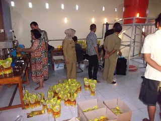 mesin untuk repacking minyak goreng atau mengemas minyak goreng