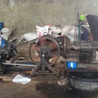 dijual mesin pres minyak ampas kelapa berikut mesin saringnya,drum pengering