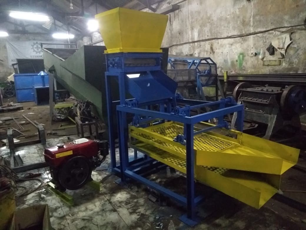 MESIN PEMECAH DAN PEMISAH BIJI KAKAO