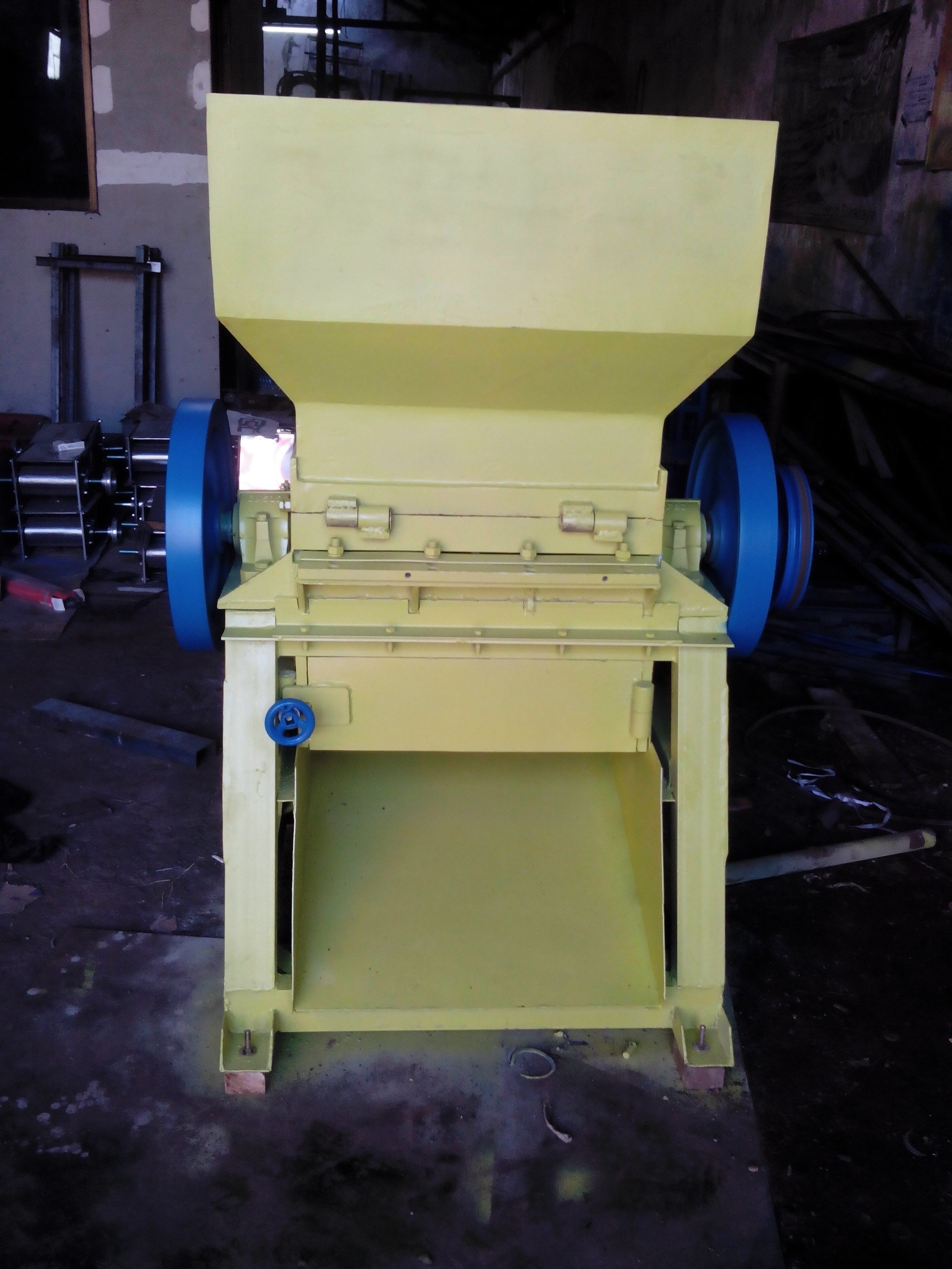 MESIN PENGHANCUR PLASTIK / KERTAS KMB-2 KAPASITAS 200 Kg/Jam