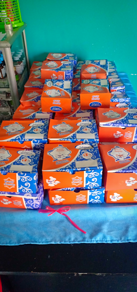 menjual berbagai macam pempek udang