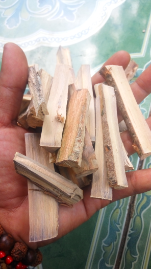 KAYU ULAR
