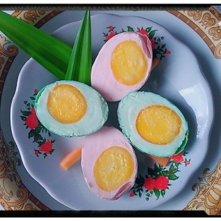 Telur Asin Pandan & Strowberry