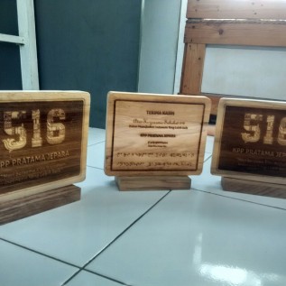 sovenir kayu ukir